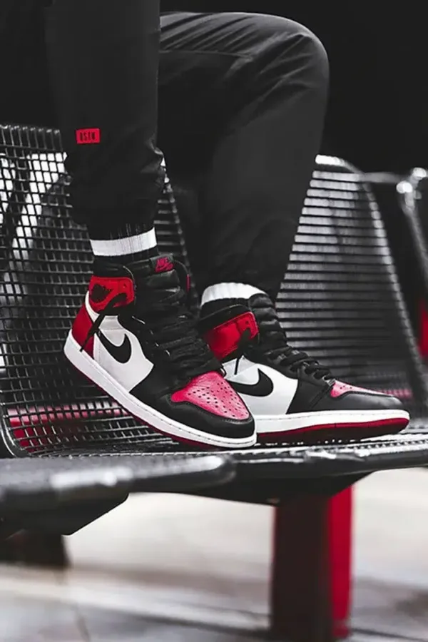 nike air jordan bred toe on feets