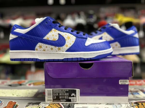 side view of nike sb dunk supreme stars blue color on box