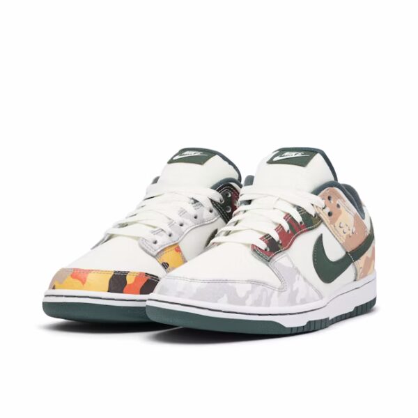 pair of dunk se multi camo