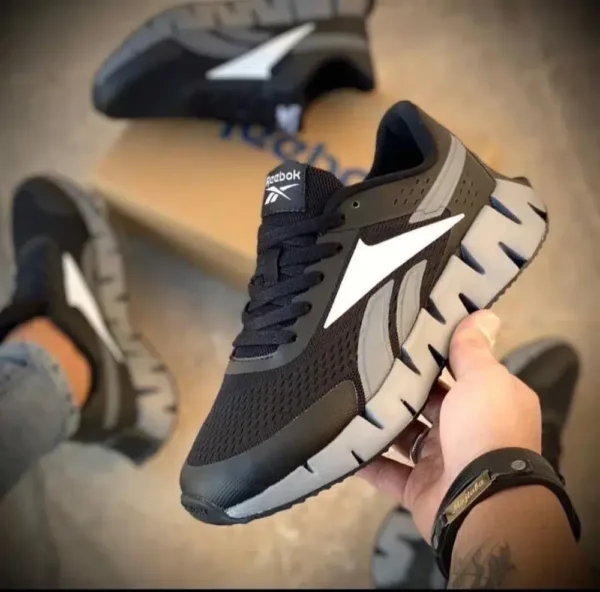 reebok black zig dynamica in hand