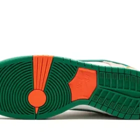 sole of green sb dunk low jarritos