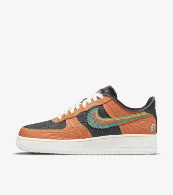 side view of nike air force 1 low siempre familia