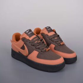 pair of nike ambush browm