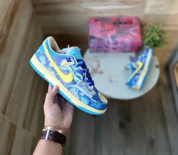 nike sb dunk starry night in hand