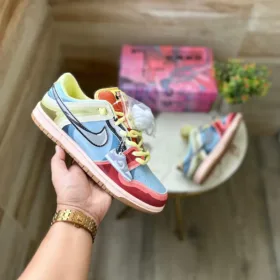 nike sb dunk dragonballs in hand