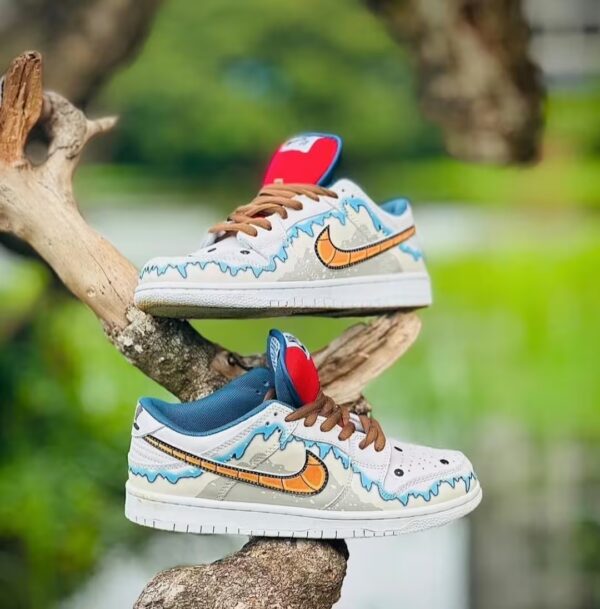 pair of nike sb dunk