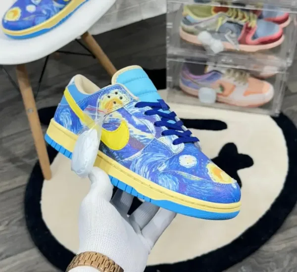 sb dunk starry night in hand