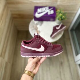 nike sb dunk burgundy in hand